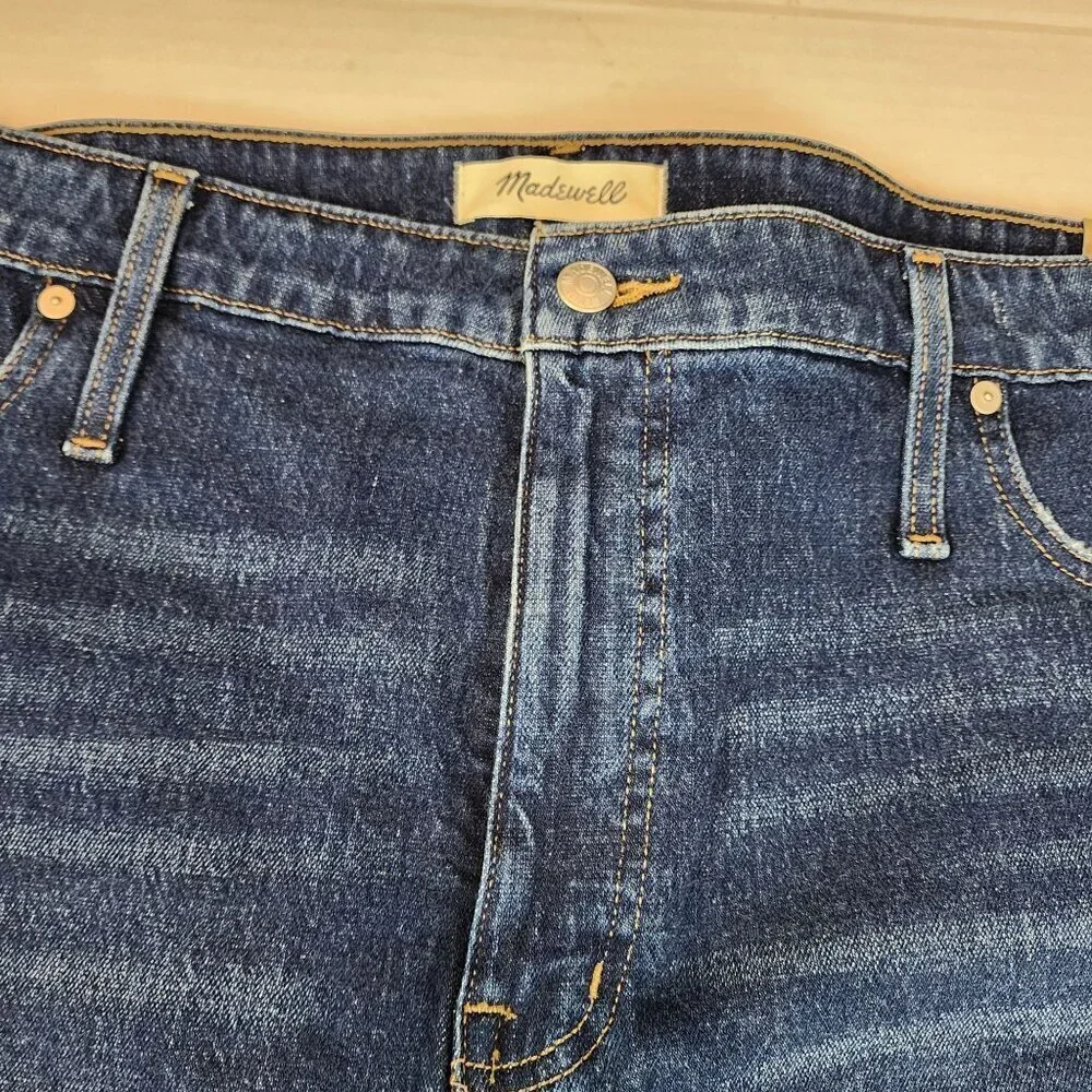 Madewell sz 36 High Rise Denim Shorts Curvy Blue Raw Hems